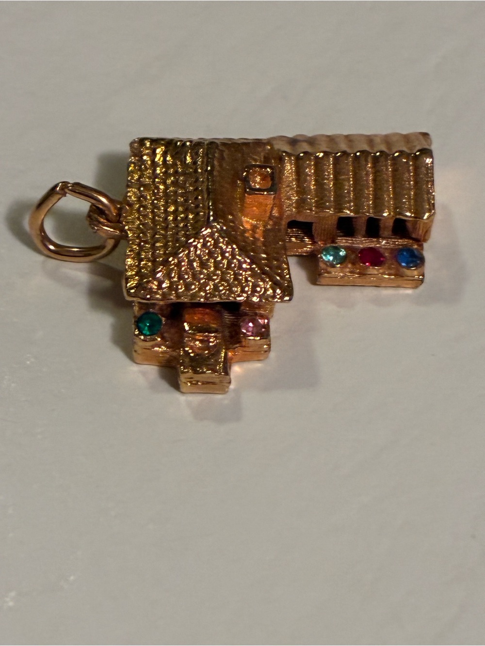 Gold house don’t have much detail about it put a picture I found in internet - Picture 2 of 6